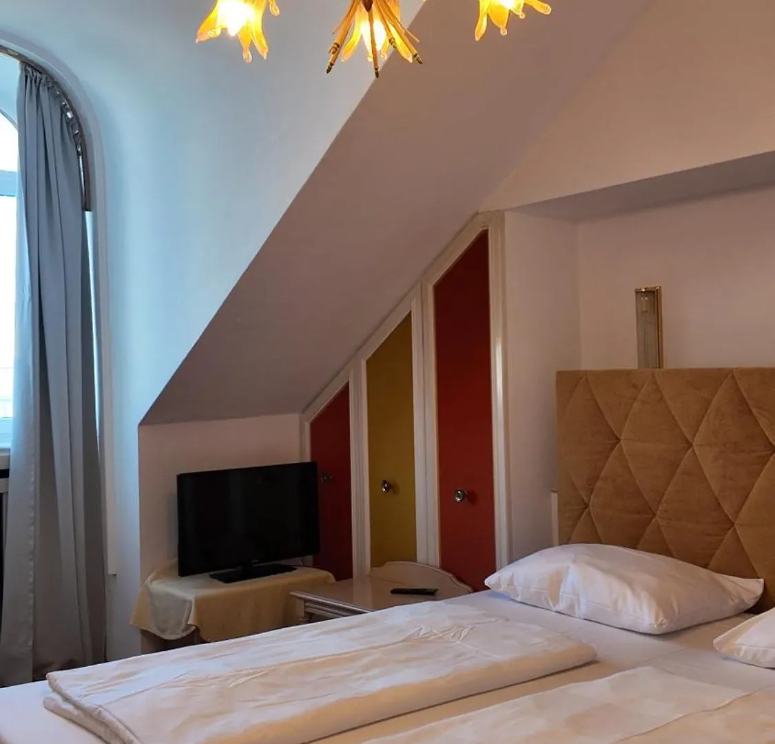 ***  Hotel Aurbacher Hof Gmbh Münih Almanya
